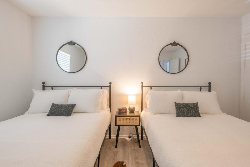 Timeless-Texas-Inn - Heated Pool Oasis & Lux Vibe 라운드 록 외부 사진