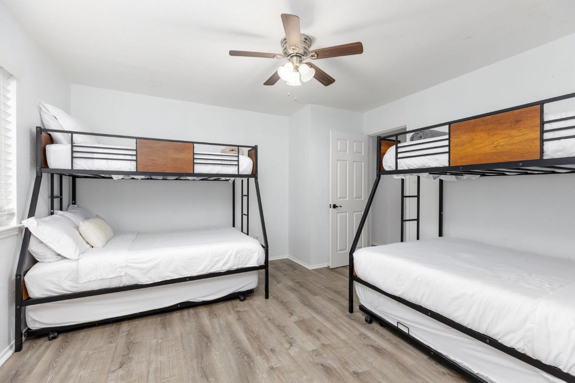 Timeless-Texas-Inn - Heated Pool Oasis & Lux Vibe 라운드 록 외부 사진